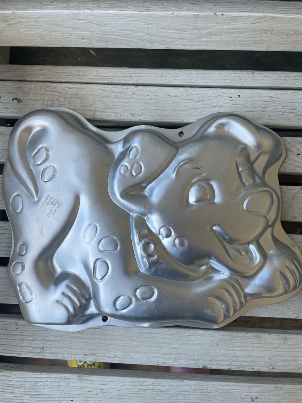 Wilton Silver Puppy Cake Pan